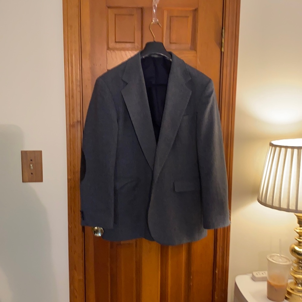 Men’s gray blazer Rees St James